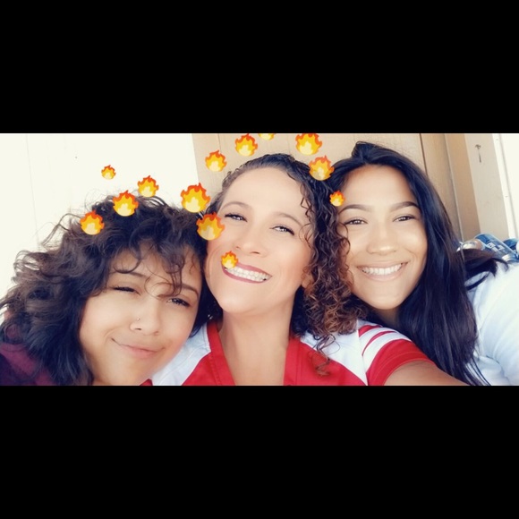 Meet your Posher,Sarah (Peaches Boutique) - Picture 4 of 8